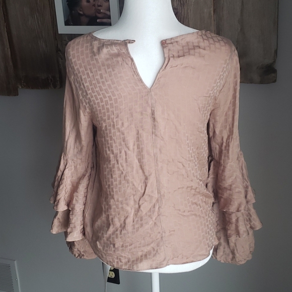 NWOT. Supply and Demand top - Picture 2 of 10